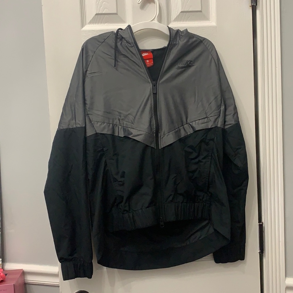 Women’s Nike windbreaker